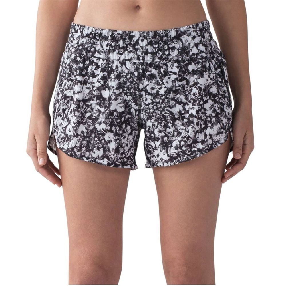 Lululemon Tracker Short V 4" Mash Up White Black Running Shorts Sz 8 EUC